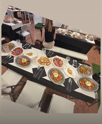 Zona de descanso y catering durante la jornada de formación
