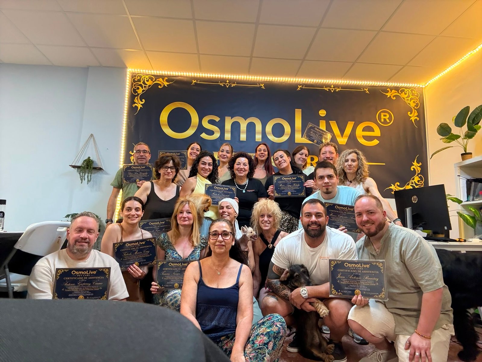 Graduación de una nueva promoción de OsmoLive Pet Care, el centro de formación en ozonoterapia para mascotas con más alumnos certificados de España